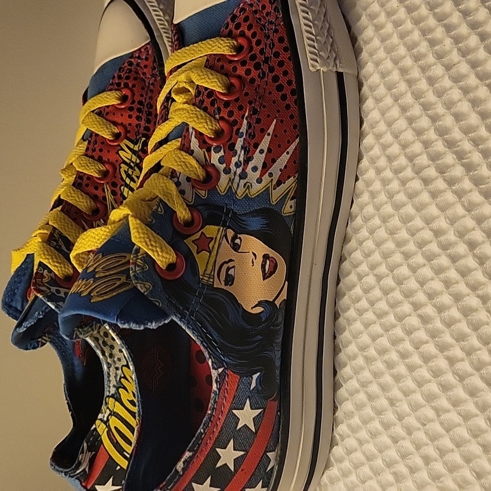 Woman Wonder Woman Converse View 2